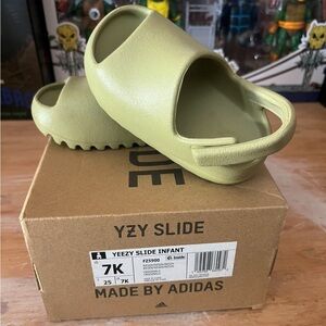 Yeezy Infant Slide - Soft Olive